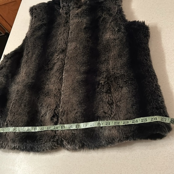 Kristen Blake XXL Black & Silver Reversible Faux Fur Vest Zippered w/ Pockets 🖤 - Picture 6 of 9